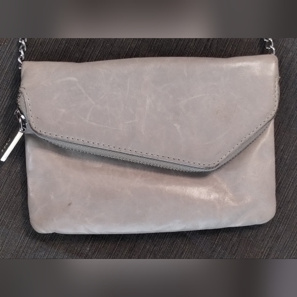 HOBO GRAY LEATHER CROSSBODY BAG WITH CHAIN STRAP 7"x5" MAGNETIC CLOSURE - Picture 5 of 16